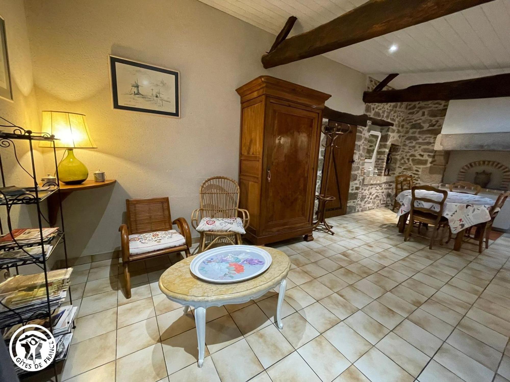 Gîte Saint-Michel-Mont-Mercure, 3 pièces, 4 personnes - FR-1-426-249 Sevremont Esterno foto