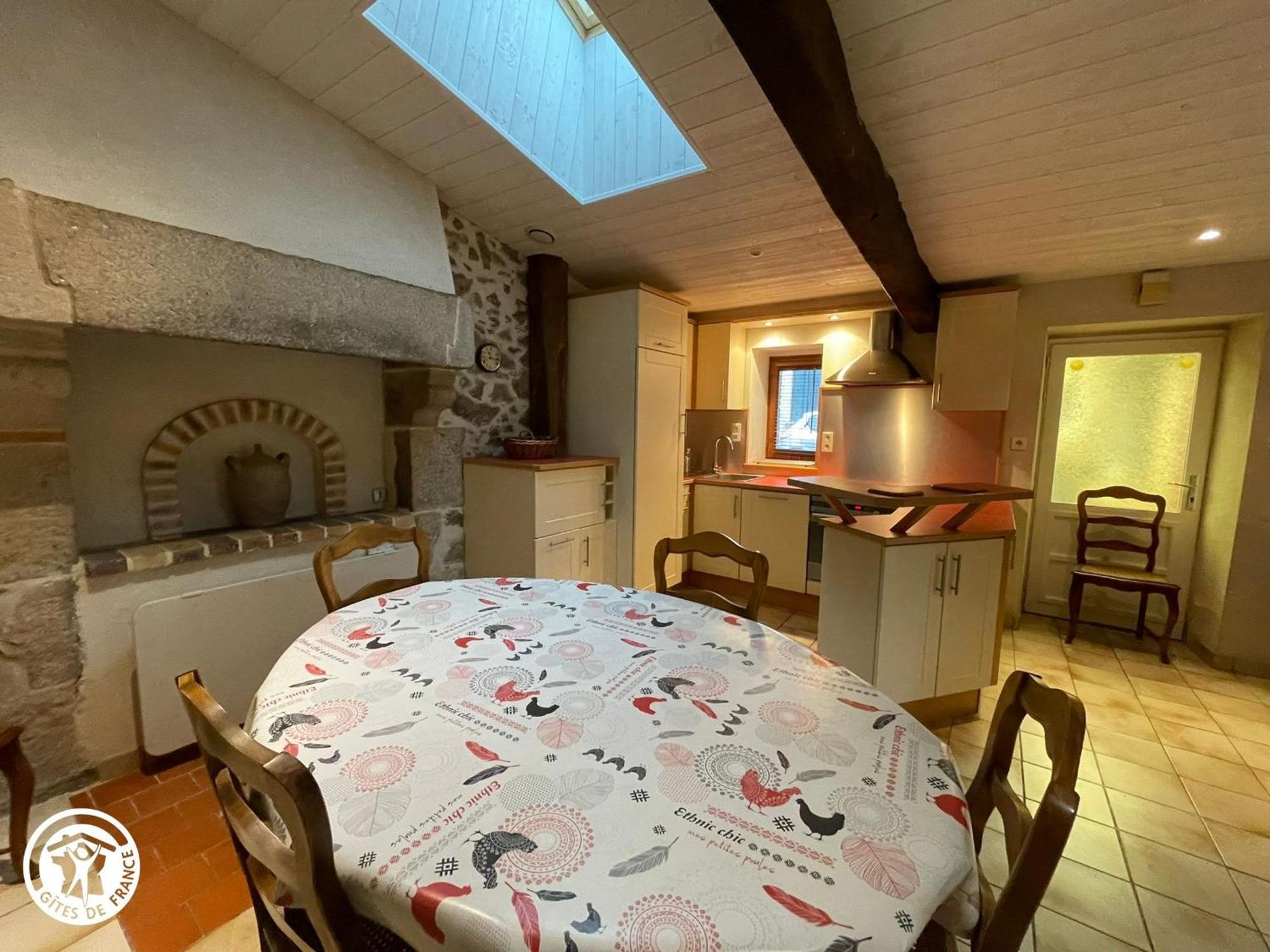 Gîte Saint-Michel-Mont-Mercure, 3 pièces, 4 personnes - FR-1-426-249 Sevremont Esterno foto